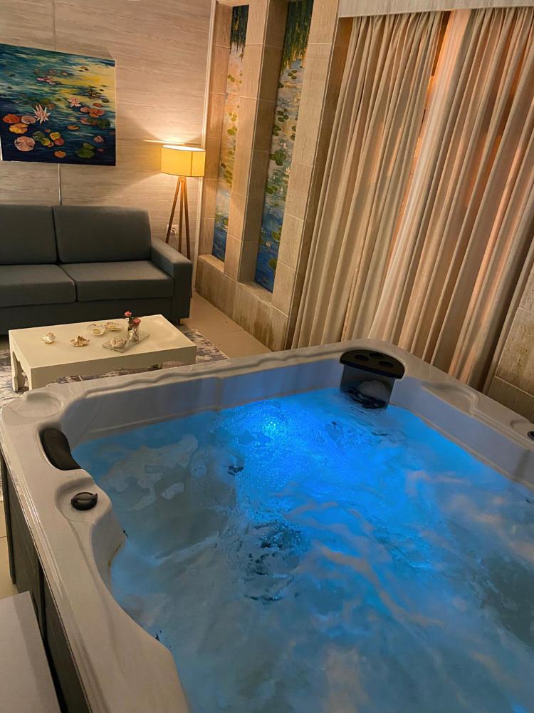 Suite with Hot Tub